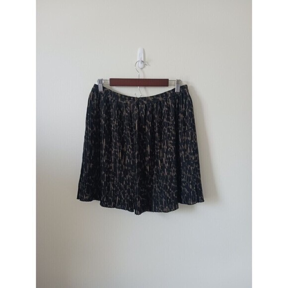 H&M Knee Length Pleated Skirt Green Black Animal Print Elastic Waist Size M - Picture 3 of 4